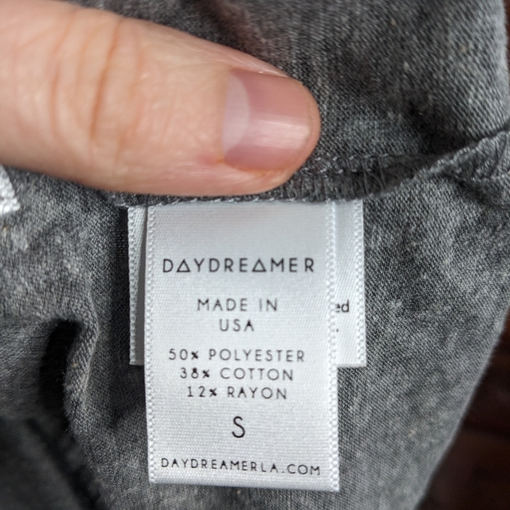 DAYDREAMER Def Leppard Too Late For Love Long Sleeve Crop Graphic Tee Gray - Picture 4 of 6